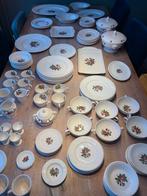 Uitgebreid Wedgwood Servies - Moss Rose & Rosalind, Antiek en Kunst, Antiek | Servies compleet, Ophalen