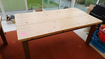 Grote Houten Eettafel beschikbaar voor biedingen