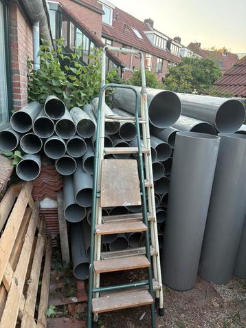 Grote hoeveelheid pvc buizen beschikbaar voor biedingen