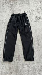 Als nieuw: glanzende KWD trainingsbroek maat M, Kleding | Heren, Maat 48/50 (M), Zwart, Ophalen of Verzenden, Zo goed als nieuw