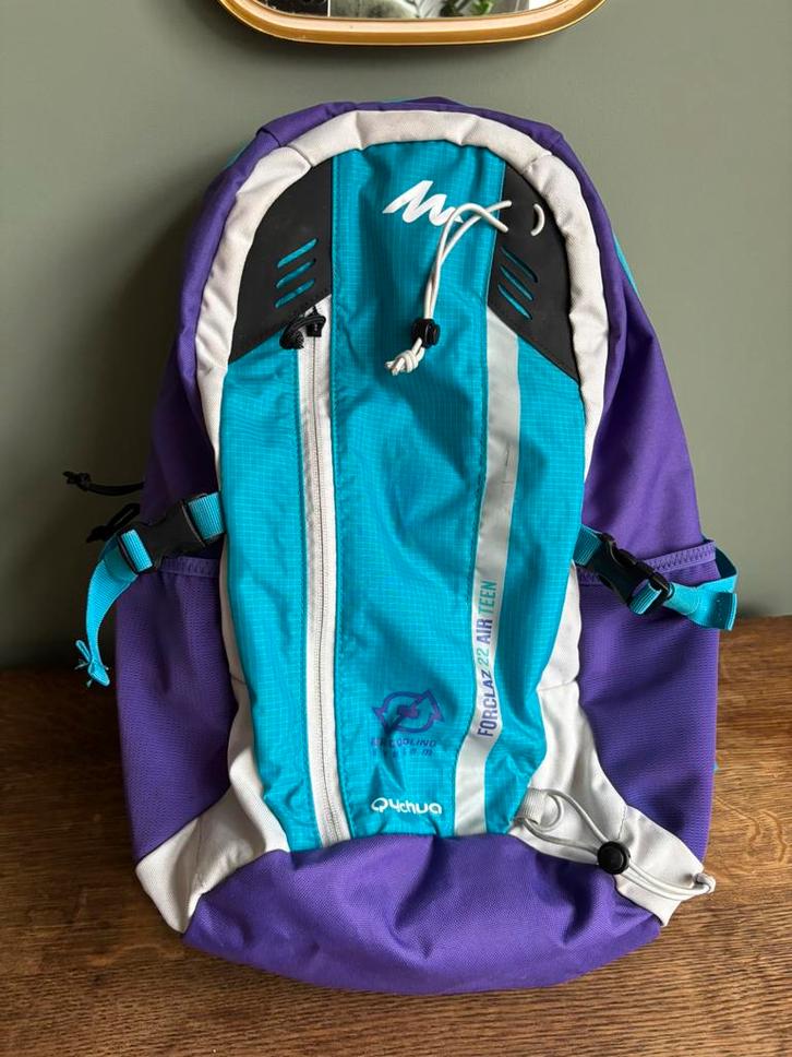 Mooie en stevige rugzak Quechua Forclaz 22 Air voor tiener, Sieraden, Tassen en Uiterlijk, Tassen | Rugtassen, Zo goed als nieuw