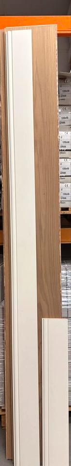 Diverse plinten: MDF, eiken, wit, zwart, grijs, Doe-het-zelf en Verbouw, Plinten en Afwerking, Ophalen, Gebruikt, Mdf, 200 tot 250 cm