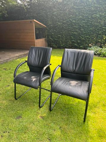 Chairs & Table set beschikbaar voor biedingen