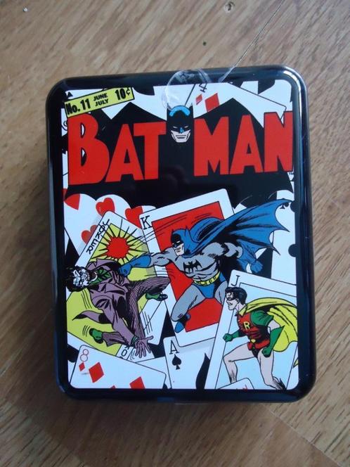 Cartamundi Speelkaarten In Blik Dc Comics Batman, Verzamelen, Speelkaarten, Jokers en Kwartetten, Nieuw, Speelkaart(en), Ophalen of Verzenden