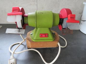 Slijpmachine voor op de werkbank beschikbaar voor biedingen