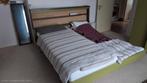 Groen bed met achterwand jaren 70 olijfgroen bed 2 persoons, Huis en Inrichting, Slaapkamer | Complete slaapkamers, Ophalen, Gebruikt