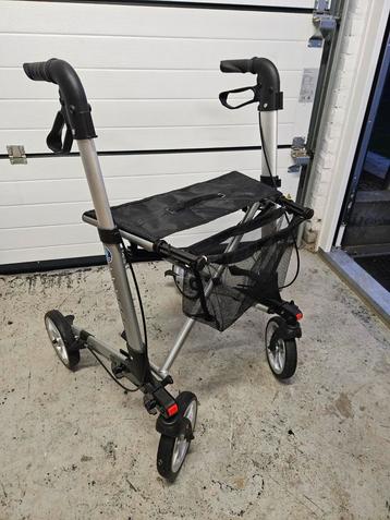 Opvouwbare rollator beschikbaar voor biedingen