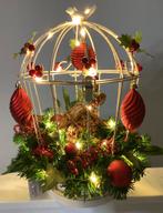 Prachtige kerststuk, kerst koi met vogelhuisje & verlichting, Ophalen of Verzenden, Nieuw