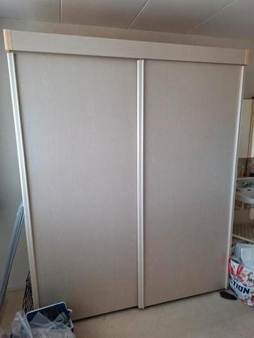 Mooie schuifdeur kledingkast  beschikbaar voor biedingen