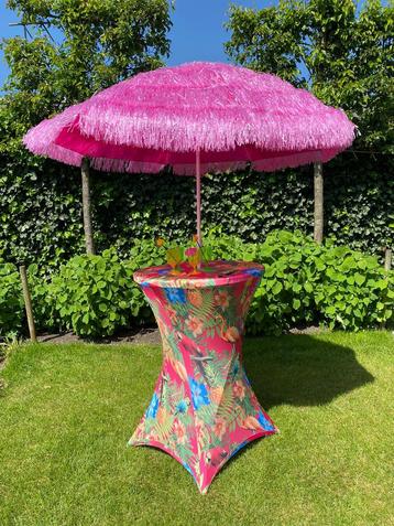 Statafels met raffia parasol tr huir set 12,50 per stuk beschikbaar voor biedingen