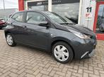 Toyota Aygo 1.0 VVT-i x-now Airco/CruiseControl, Voorwielaandrijving, Gebruikt, Euro 6, 4 stoelen