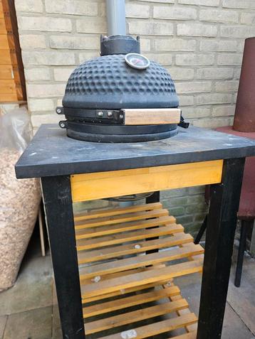 Kamado BBQ met Rolbare Kast - Compleet! beschikbaar voor biedingen