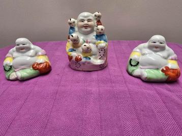  3 porseleinen buddha beeldjes  beschikbaar voor biedingen
