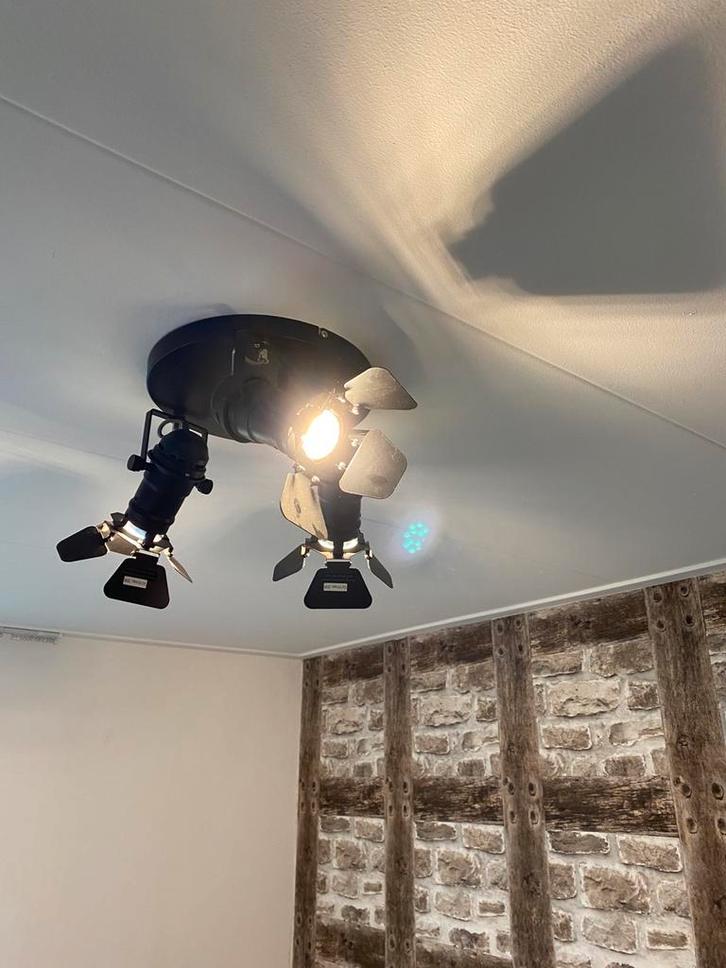 Industriële Plafondlamp met Spotlights – Uniek & Stijlvol!, Huis en Inrichting, Lampen | Plafondlampen, Zo goed als nieuw, Metaal