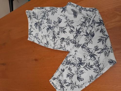 BONITA maat 44 broek wit Blauw bladmotief zo goed als nieuw, Kleding | Dames, Broeken en Pantalons, Zo goed als nieuw, Maat 42/44 (L)