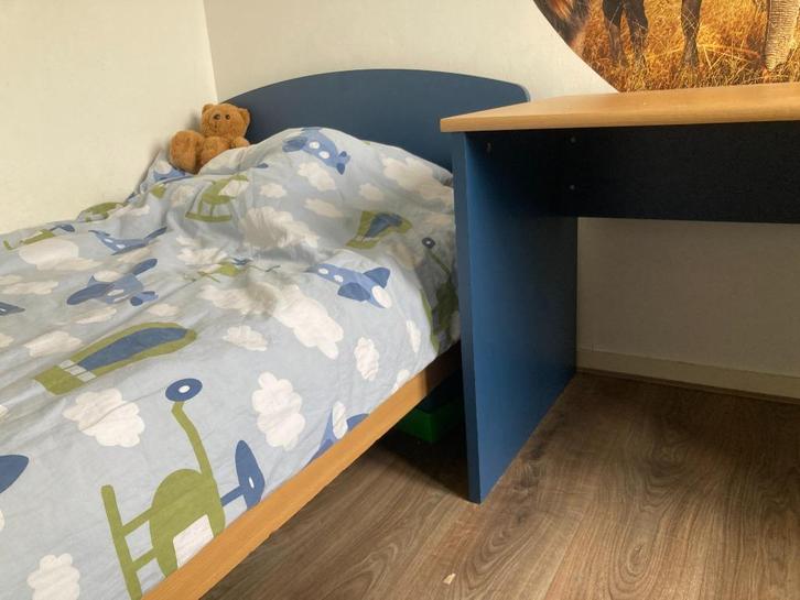 Kinderbed met bijpassende kledingkast en bureau, Kinderen en Baby's, Kinderkamer | Bedden, Gebruikt, 180 cm of meer, 85 tot 100 cm