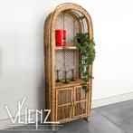 Vintage rotan boogkast met deurtjes en schappen, Ophalen, Huis en Inrichting