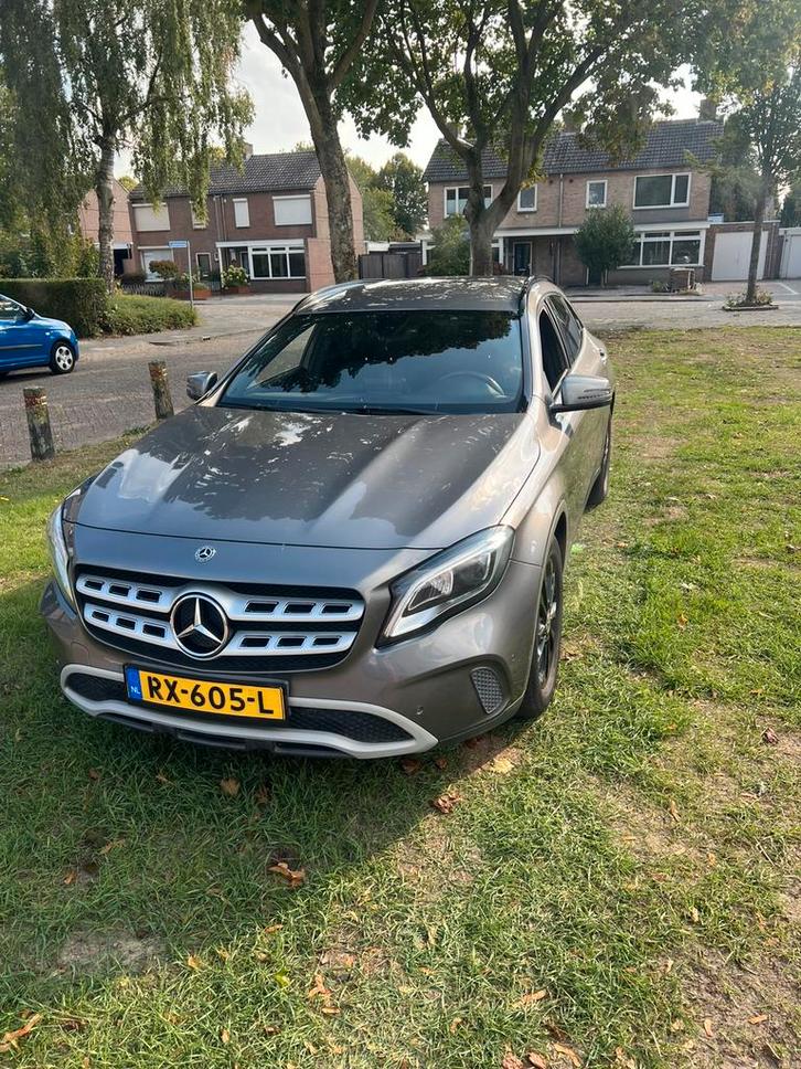 Mercedes-Benz GLA 180 d 109pk 7G-DCT 2018 Grijs, Auto's, Mercedes-Benz, Particulier, GLA, Achteruitrijcamera, Adaptieve lichten