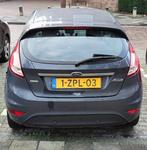 Ford Fiësta 1.0 74KW/100PK 3D 2015 Grijs, Auto's, Ford, Voorwielaandrijving, Euro 5, Stof, Zwart
