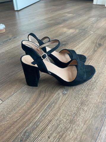 Zwarte Sandalen met Hak - Guts en Gusto beschikbaar voor biedingen