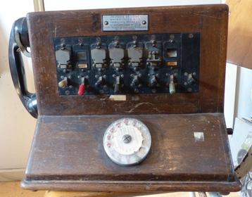 antieke telefooncentrale beschikbaar voor biedingen