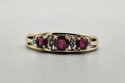 Gouden Vintage ring met edelsteen robijn en diamant.2024/187, Sieraden, Tassen en Uiterlijk, Antieke sieraden, Ring, Goud, Met edelsteen