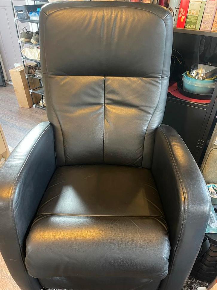 Comfortabele Sta-op Stoel , leer diep zwart!, Huis en Inrichting, Fauteuils, Gebruikt, Leer, 75 tot 100 cm, Ophalen