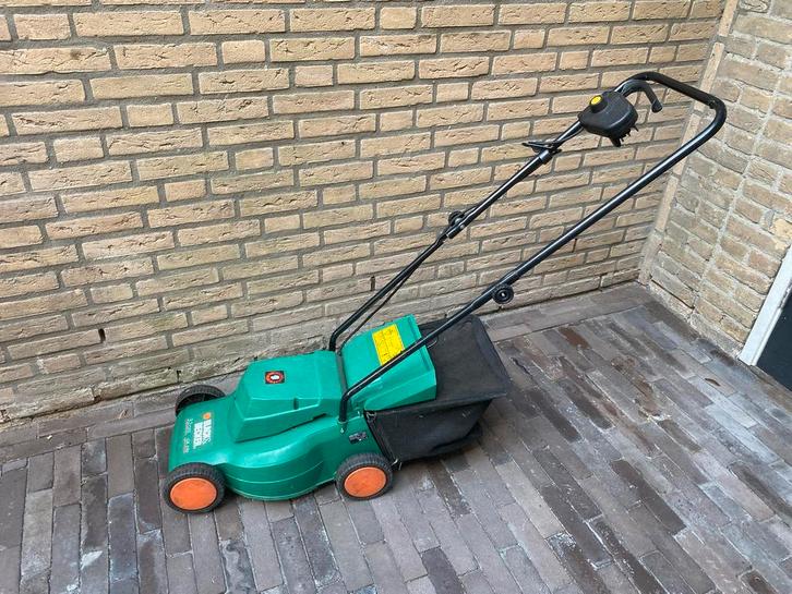 Black&Decker GR290 Grasmaaier - 32cm, Tuin en Terras, Grasmaaiers, Gebruikt, Elektrische grasmaaier, 30 t/m 39 cm, Cirkelmaaier
