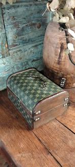 Mooie brocante houten kistje.
Leuk bewerkt, Huis en Inrichting, Minder dan 50 cm, ., Ophalen of Verzenden, Zo goed als nieuw