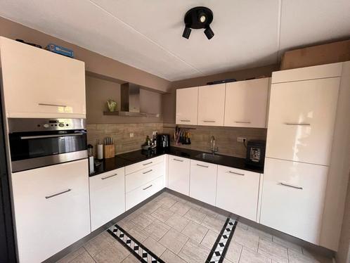 Nette hoogglans keuken, Huis en Inrichting, Keuken | Complete keukens, Gebruikt, Hoekkeuken, Wit, Hoogglans of Gelakt, Ophalen