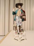 Porseleinen Beeldje - Man met Bloemenmand, Ophalen of Verzenden