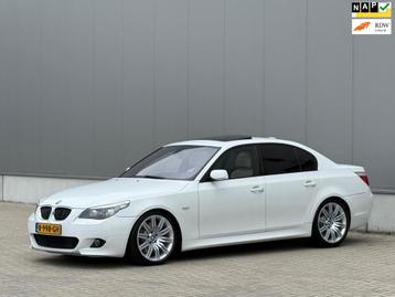 BMW 5-serie 550i M pakket PANO BTW YOUNGTIMER VOL OPTIES beschikbaar voor biedingen