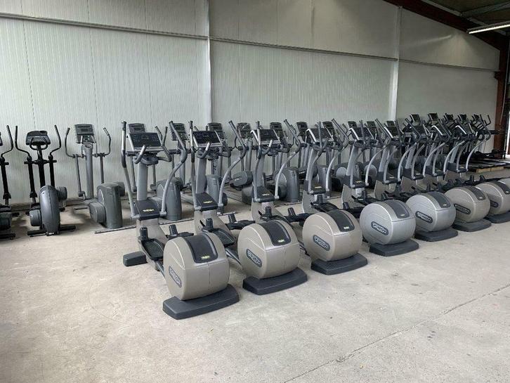 ZGAN Technogym excite plus led series crosstrainer Technogym, Sport en Fitness, Fitnessmaterialen, Zo goed als nieuw, Armen, Benen
