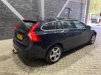 Volvo V60 T3 Momentum | Trekhaak | PDC Achter | Navigatie |, Voorwielaandrijving, Zwart, 4 cilinders, 150 pk
