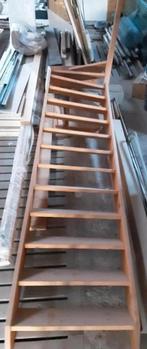 Vuren trap met boven kwartslag naar rechts, Doe-het-zelf en Verbouw, Ladders en Trappen, Ophalen, Zo goed als nieuw, 2 tot 4 meter