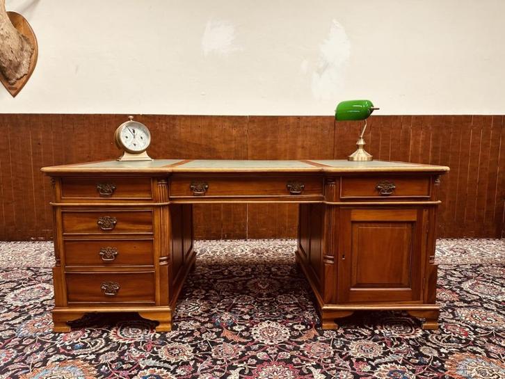Klassiek Engels Chesterfield Bureau Partnerdesk, Antiek en Kunst, Antiek | Kantoor en Zakelijk, Ophalen