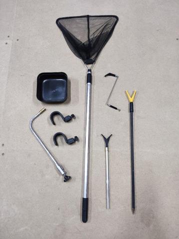 Witvis materiaal diverse items, schepnet, houders, etc beschikbaar voor biedingen