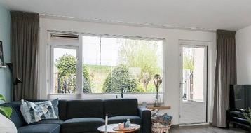 Mooie verduisterende gordijnen beschikbaar voor biedingen
