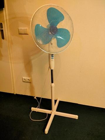 Ventilator op standaard, 140cm hoog, ø 40cm, 3 snelheden beschikbaar voor biedingen