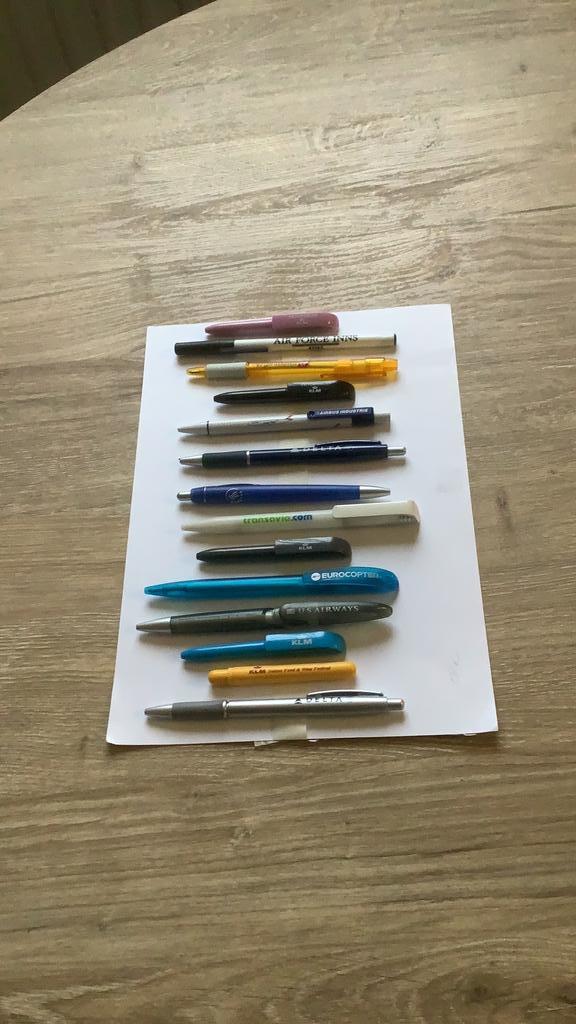 11 KLM en andere luchtvaart pennen, Verzamelen, Pennenverzamelingen, Gebruikt, Balpen, Overige merken, Ophalen of Verzenden