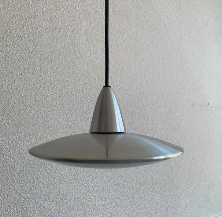Lamp twee space age Hala UFO model hanglampen jaren 70, Huis en Inrichting, Lampen | Hanglampen, Ophalen of Verzenden