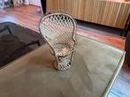 Vintage poppenstoel rotan, Verzamelen, Poppenhuizen en Toebehoren, Ophalen of Verzenden, Zo goed als nieuw, Poppenhuis