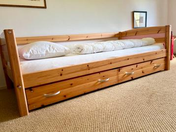 Prachtig massief houten meisjes bed 90x200 met twee lades beschikbaar voor biedingen