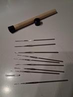 Koker met stalen haaknaalden, kleine nummers, Hobby en Vrije tijd, Breien en Haken, Ophalen of Verzenden, Nieuw, Breien of Haken