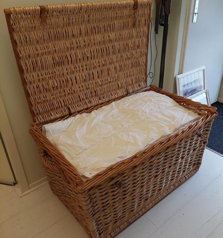 Prachtige grote rieten mand met deksel, Kinderen en Baby's, Kinderkamer | Tafels en Stoelen, Zo goed als nieuw, Stoel(en), Ophalen
