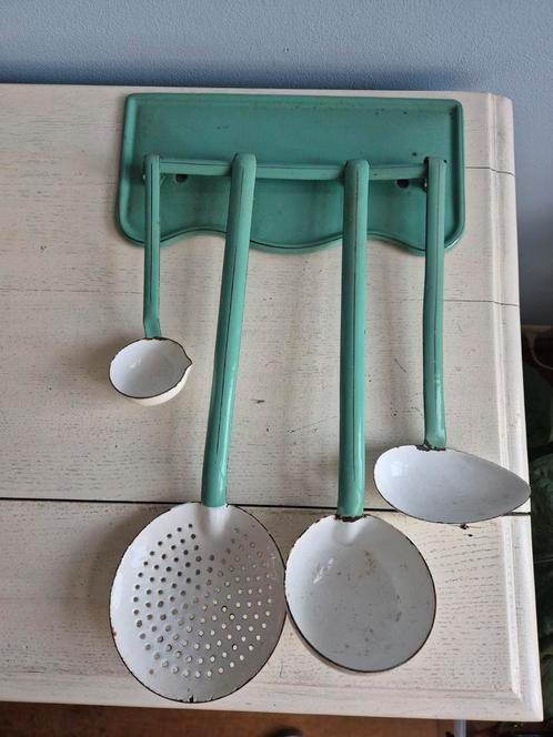 vintage emaille lepelrek mintgroen met wit, Antiek en Kunst, Antiek | Emaille, Ophalen of Verzenden