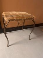 Vintage krukje met vacht, Huis en Inrichting, Stoelen, Ophalen, Gebruikt, Bruin, Metaal