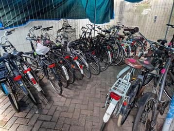 Ongerepareerde partij fietsen zowel volwassen als kinder beschikbaar voor biedingen