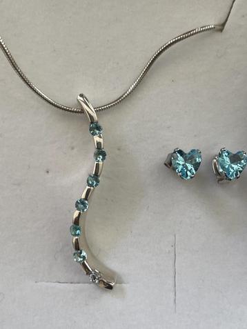 Moederdag! Zilveren Collier met bijpassende oorknopjes beschikbaar voor biedingen