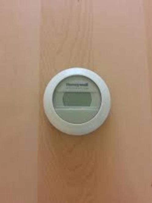 Honeywell Klokthermostaat, Doe-het-zelf en Verbouw, Thermostaten, Zo goed als nieuw, Ophalen of Verzenden